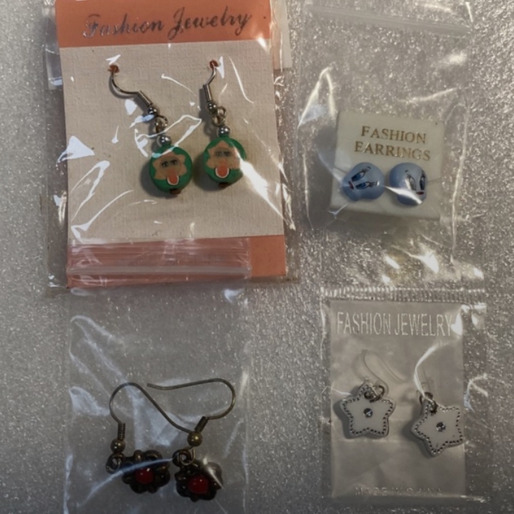 Fashion Jewelry/Earrings Bundle New 4 Pairs